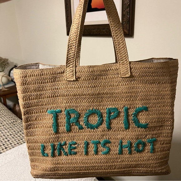 btb Los Angeles Tropic Like It’s Hot Straw Tote - Picture 1 of 4